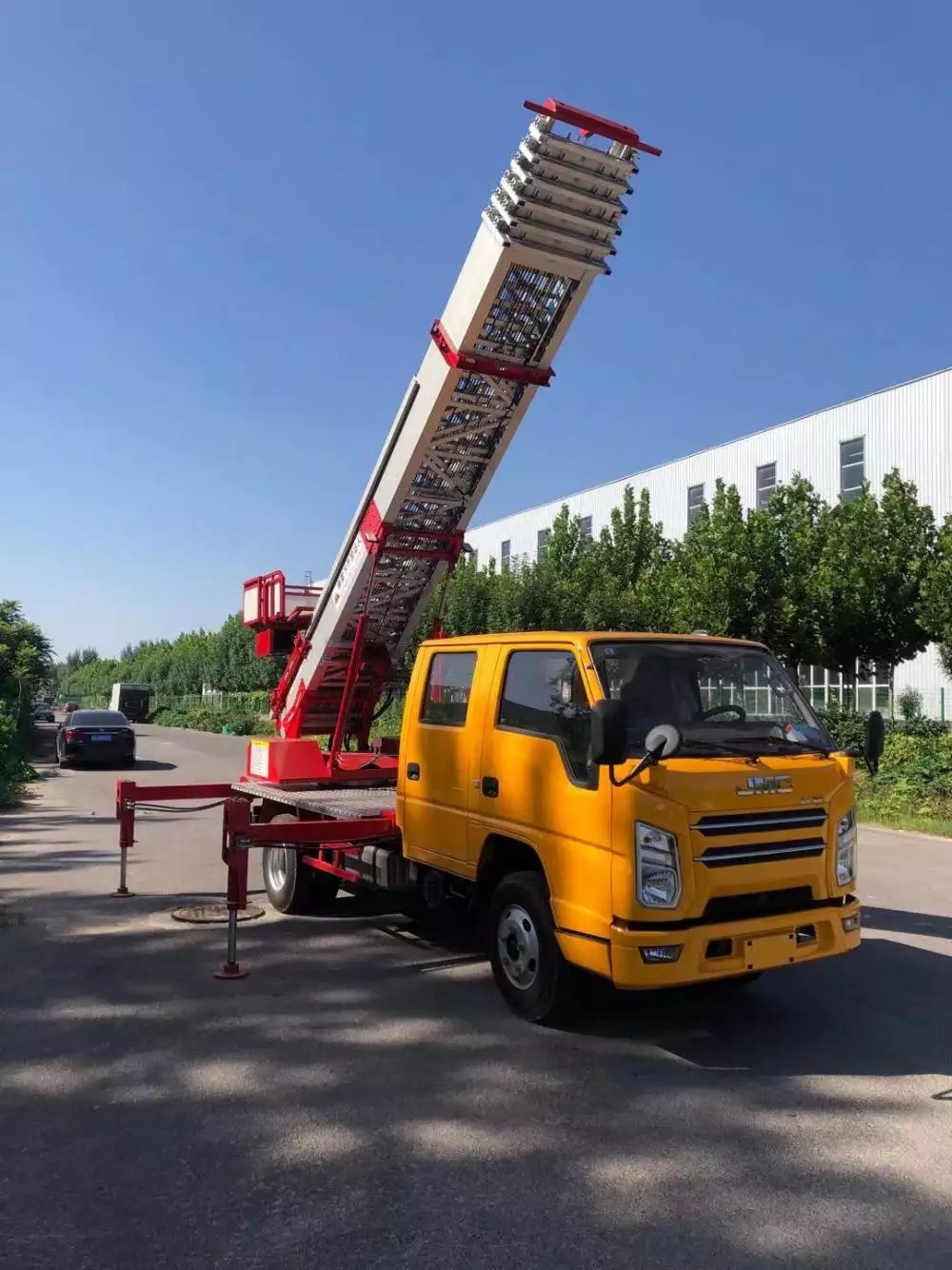 肥西县附近的云梯车出租服务：轻松解决高空作业需求