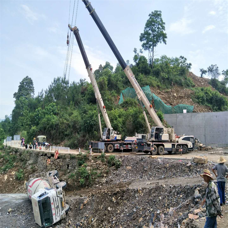 肥西县汽车掉沟里叫吊车救援要多少钱